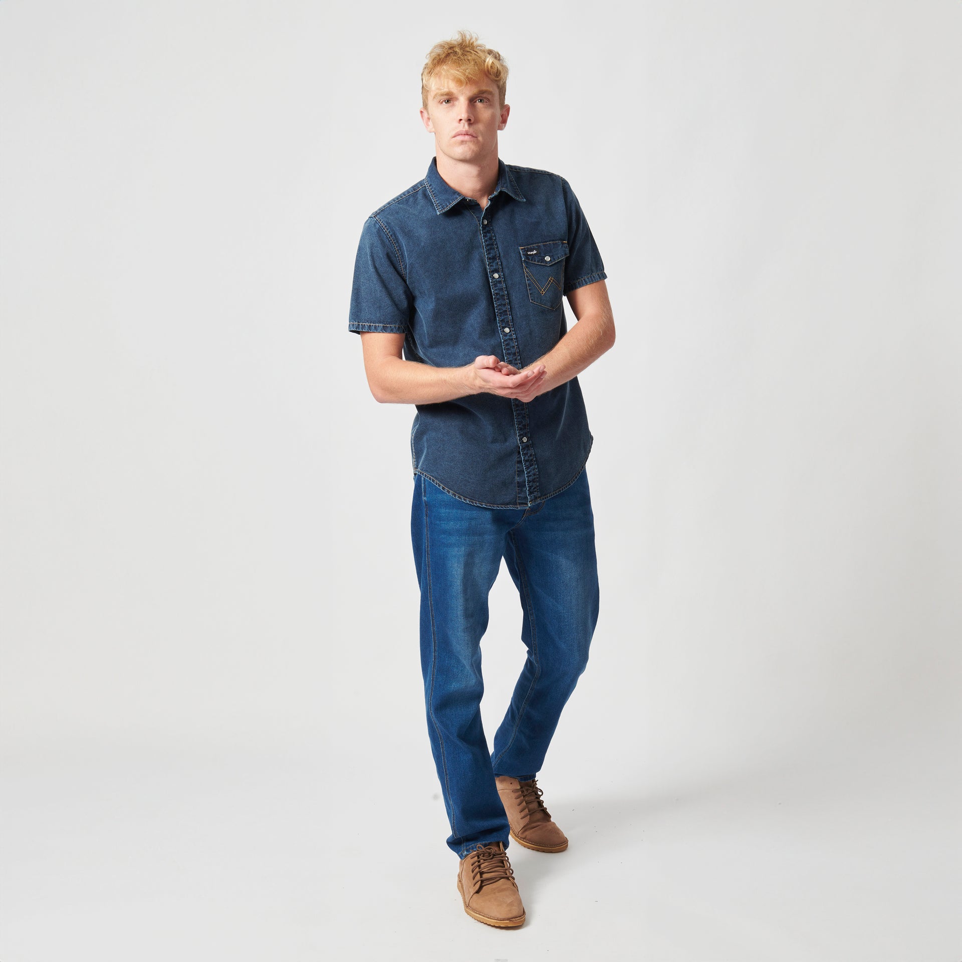 SHORT SLEEVE DENIM SHIRT IN STONEWASH BLUE