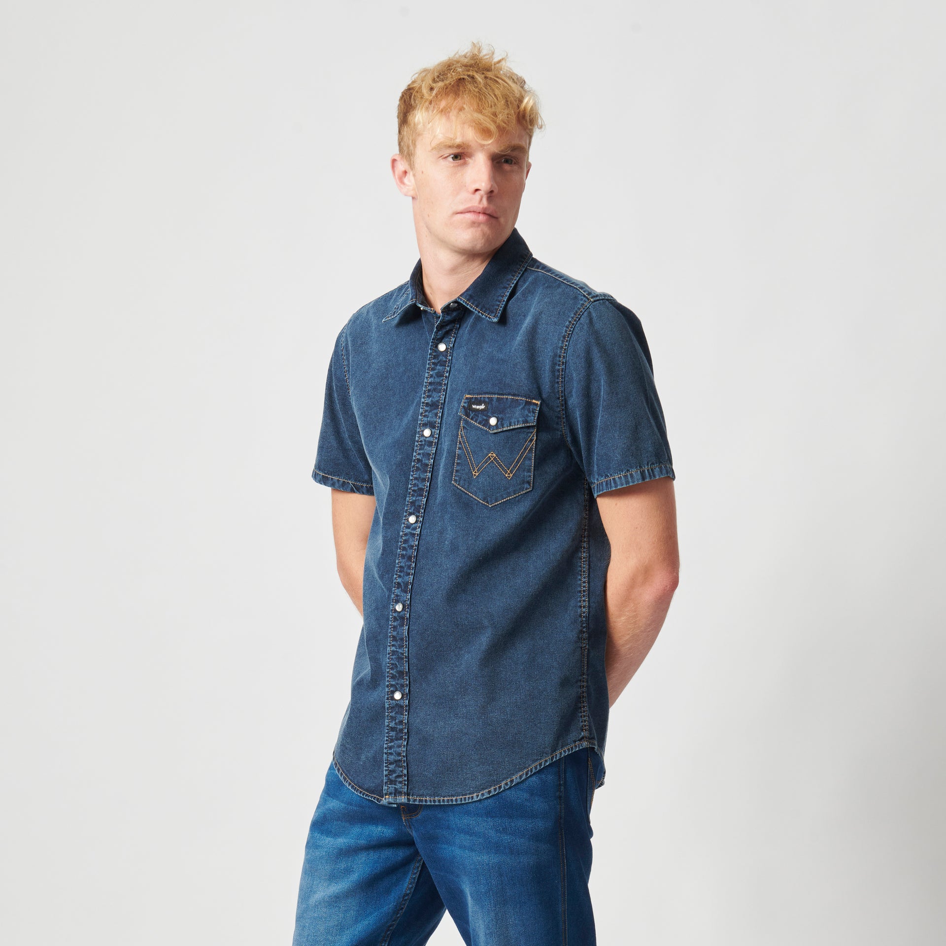 SHORT SLEEVE DENIM SHIRT IN STONEWASH BLUE